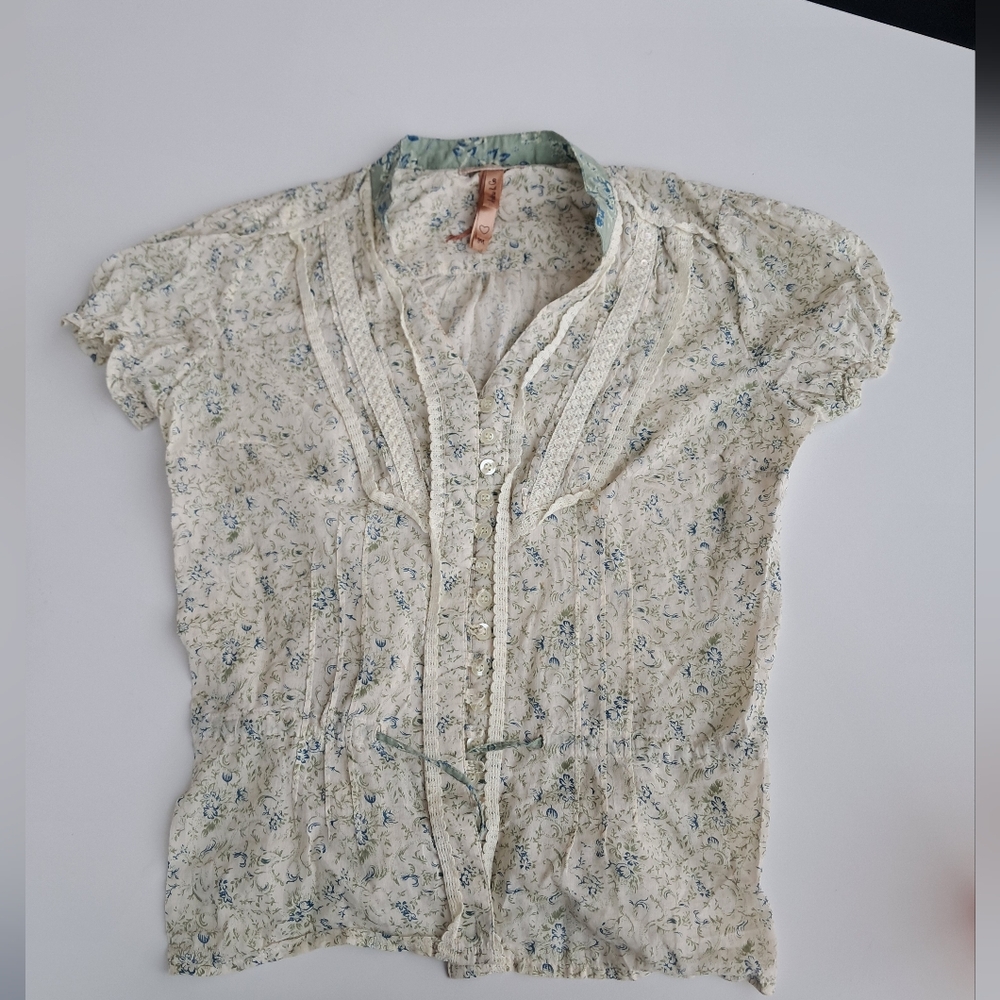 Andrew & Co Cream and Blue Floral Blouse